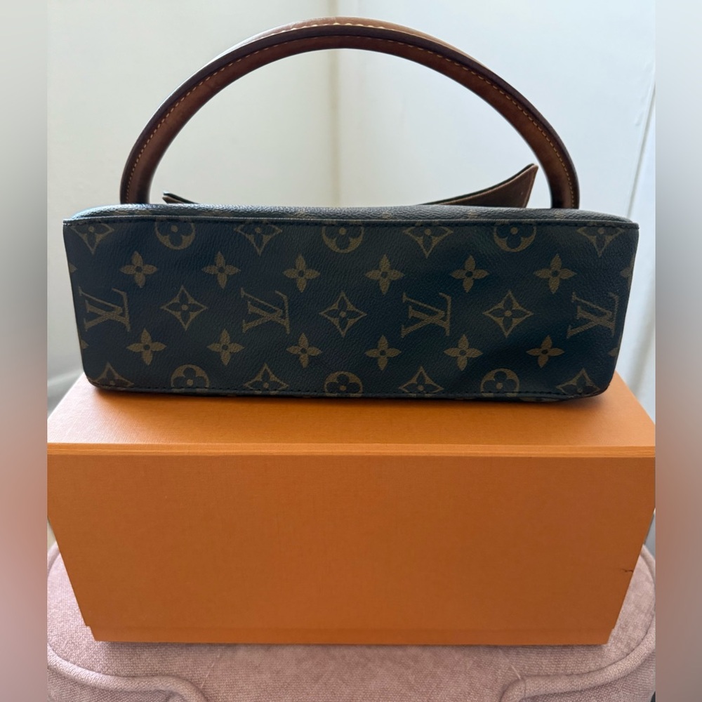 Louis Vuitton Mini Looping Shoulder
Bag (with Box) - Picture 4 of 16